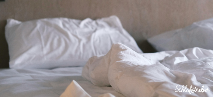 Matratze und Nackenkissen